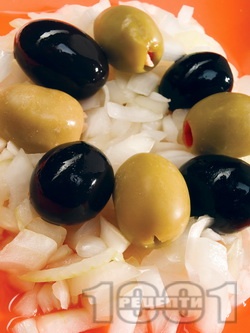 Гръцка лучена салата с мед - снимка на рецептата
